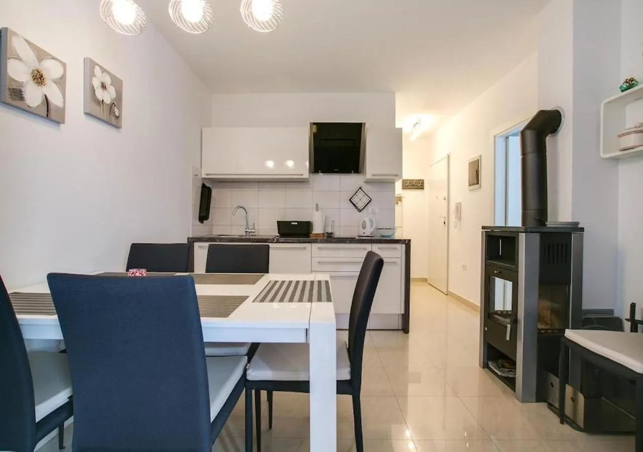 Cute Apartment Damor Near The Beach 温克兰