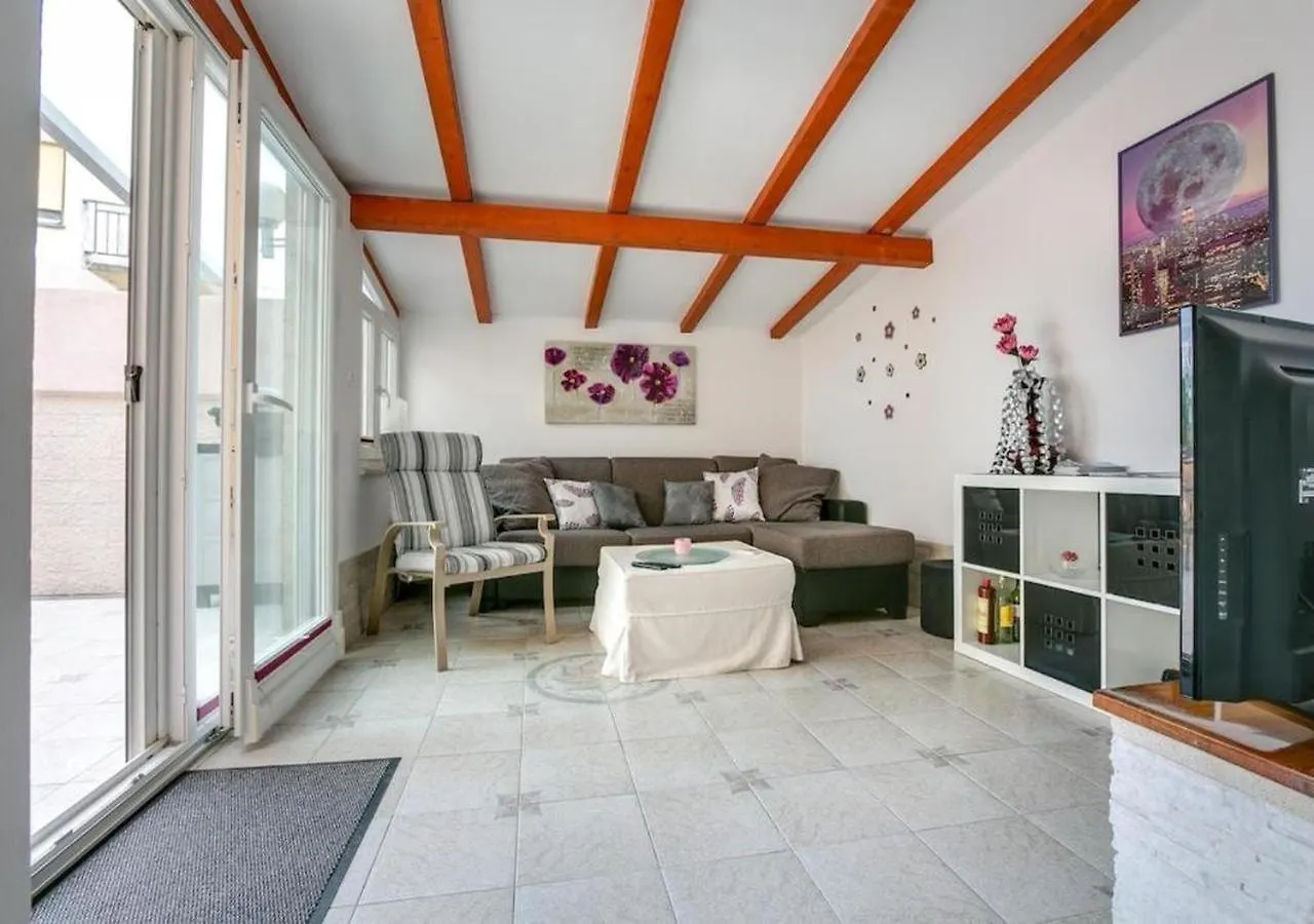 Cute Apartment Damor Near The Beach联系方式