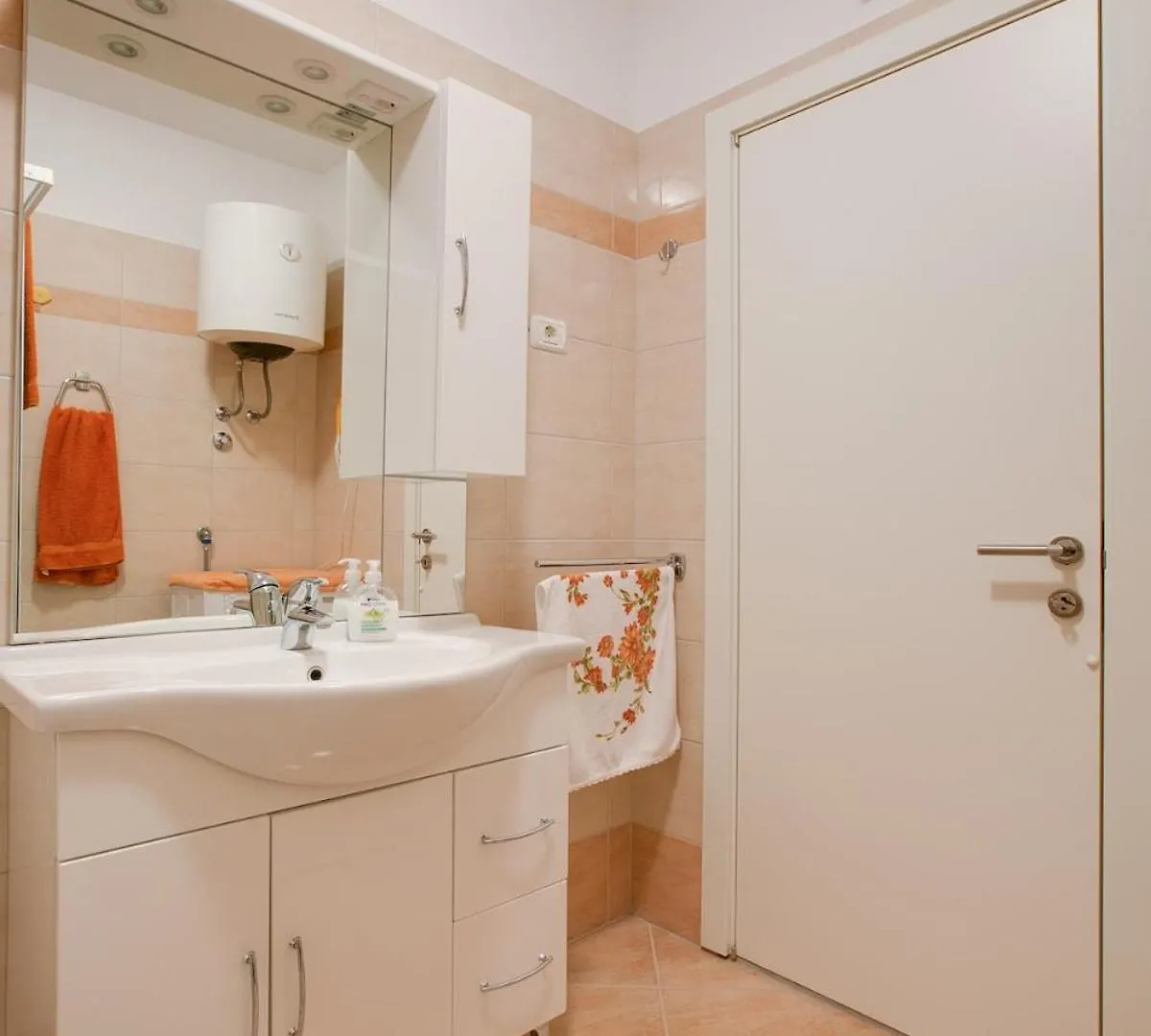 Cute Apartment Damor Near The Beach 温克兰 克罗地亚